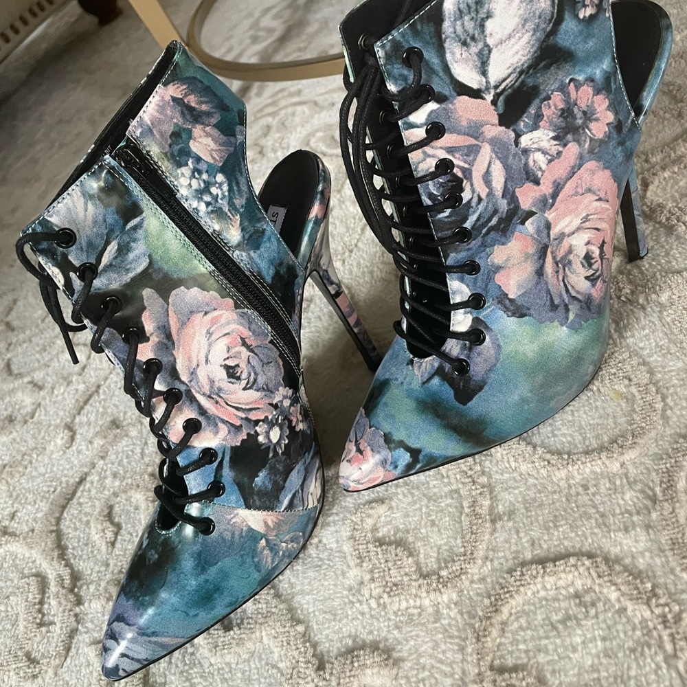 Steve Madden “Drillbit” lace up bootie 8.5